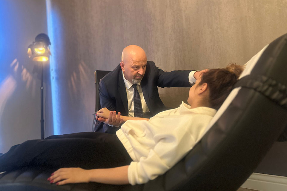 Hipnozda Uyur Muyumm